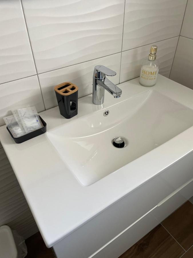Dolcecasaleogiu Con Parcheggio Coperto Gratuito Apartment Vitinia Exterior foto